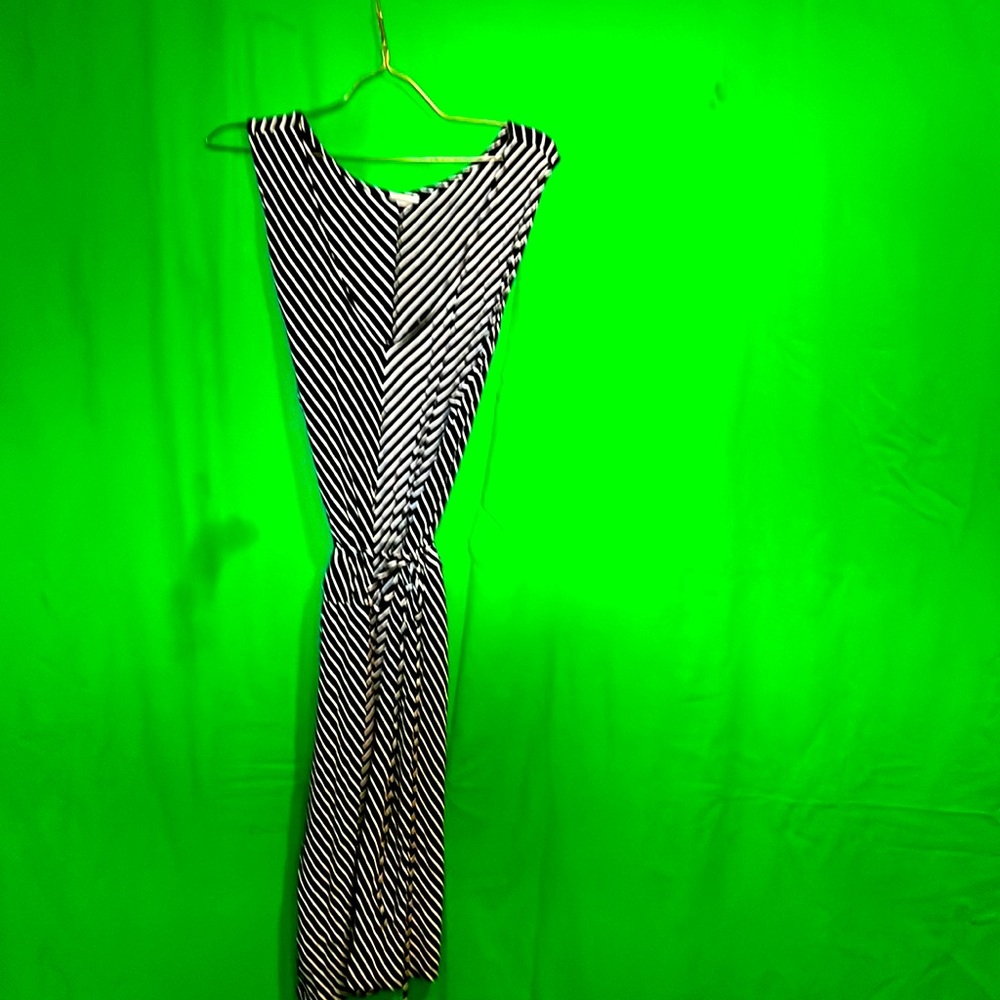 Size medium black & white Merona dress